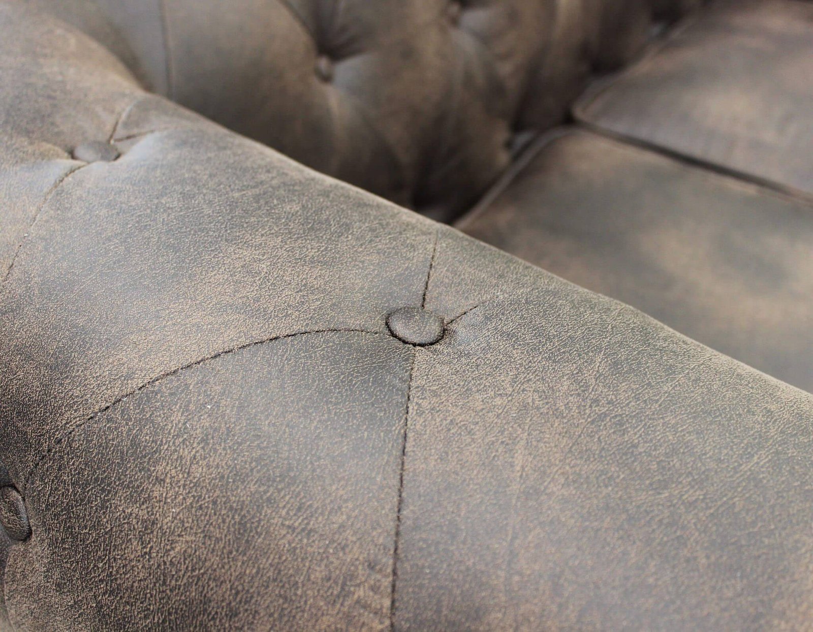 Divano vintage in ecopelle 3 posti in Ecopelle cm 197x74x82 – CHESTERFIELD