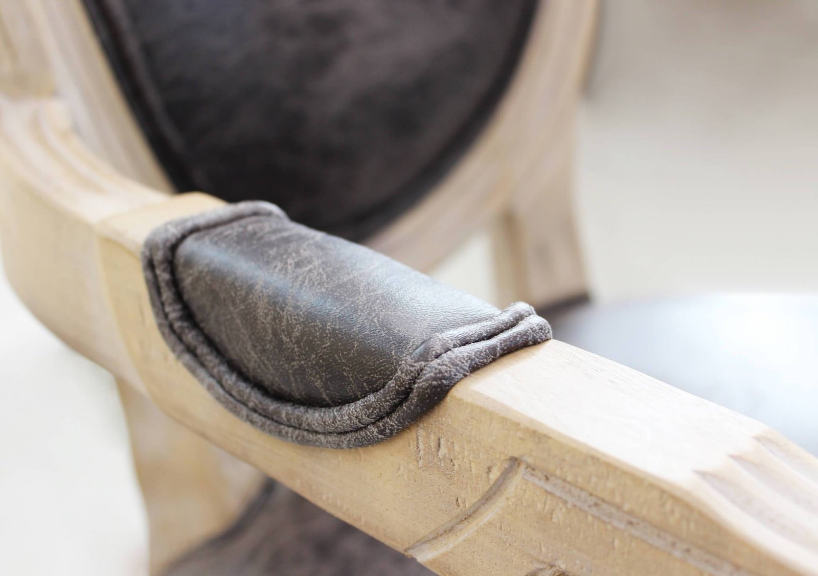 Sedia vintage in ecopelle in Ecopelle cm 46x55x96 – CASIMIR