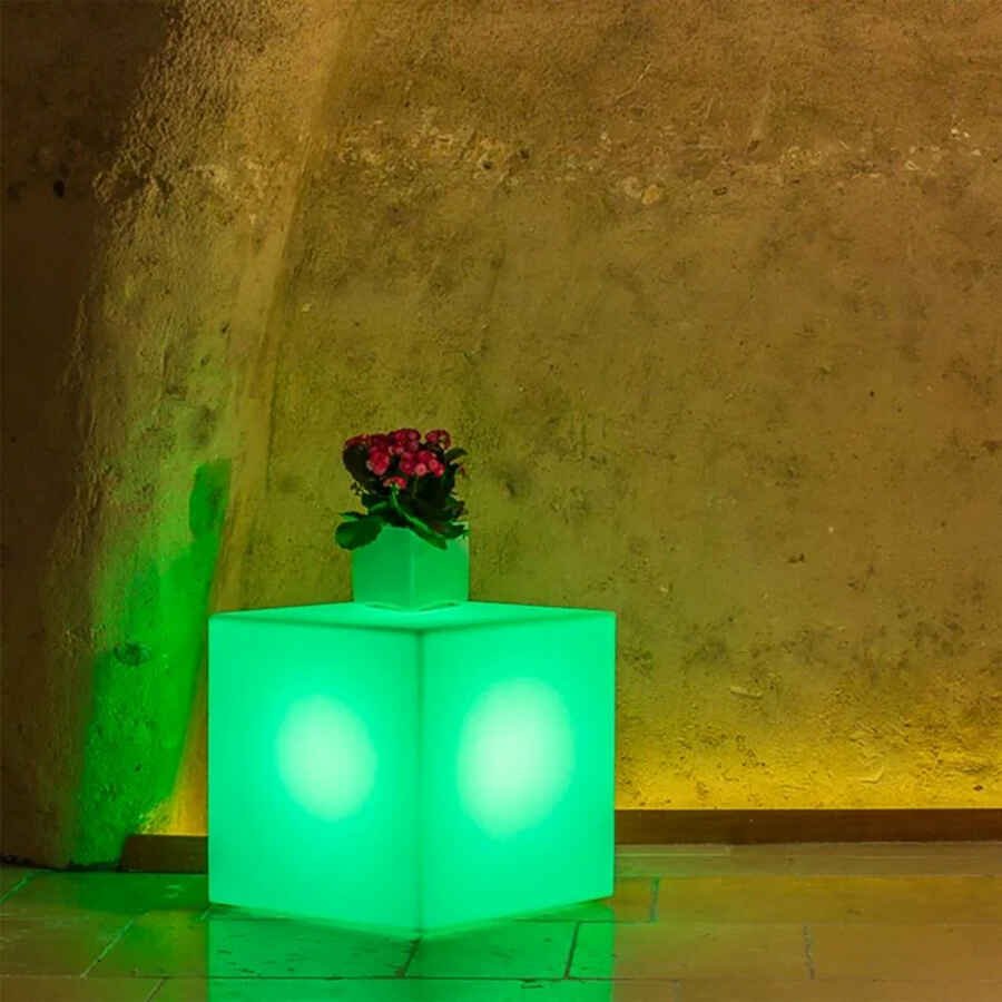 Cubo luminoso RGB con pannello solare cm 40x40x40 – DARIN