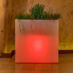 Fioriera Luminiosa RGB con pannello Solare cm 90x30x80 – JIM