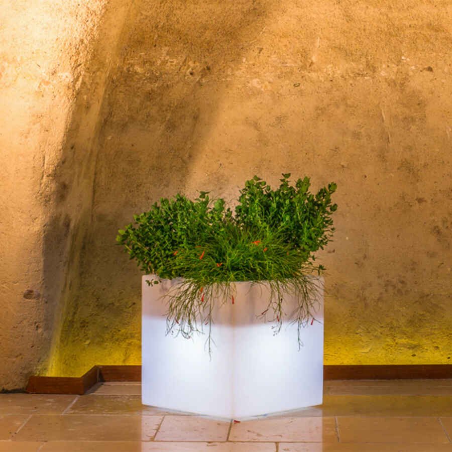 Vaso luminoso RGB con pannello solare cm 40x40x40 – KEVIN