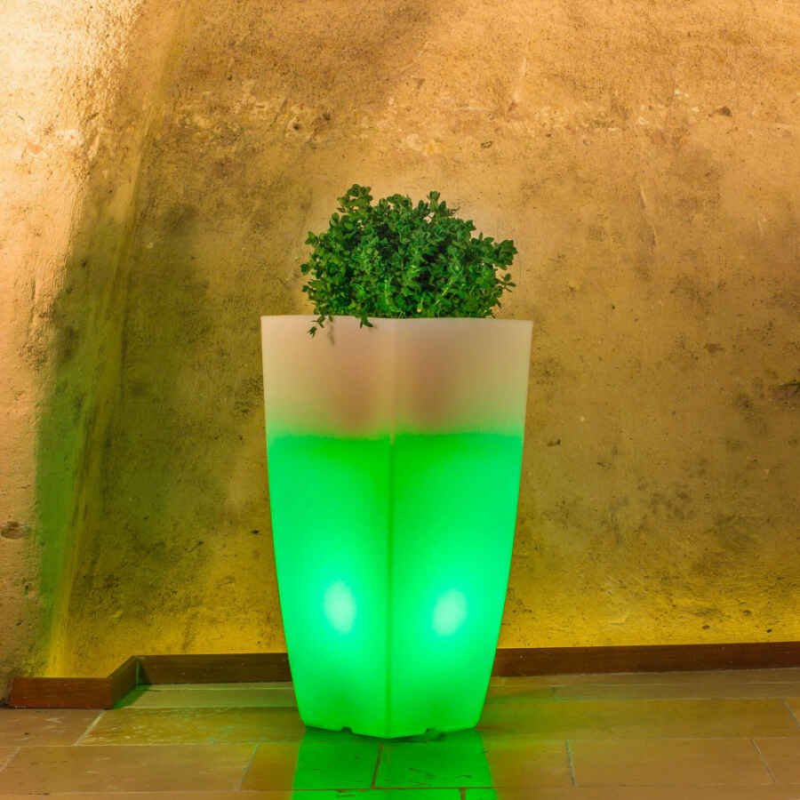 Vaso luminoso RGB con pannello solare cm 33x33x70 – RAYMOND