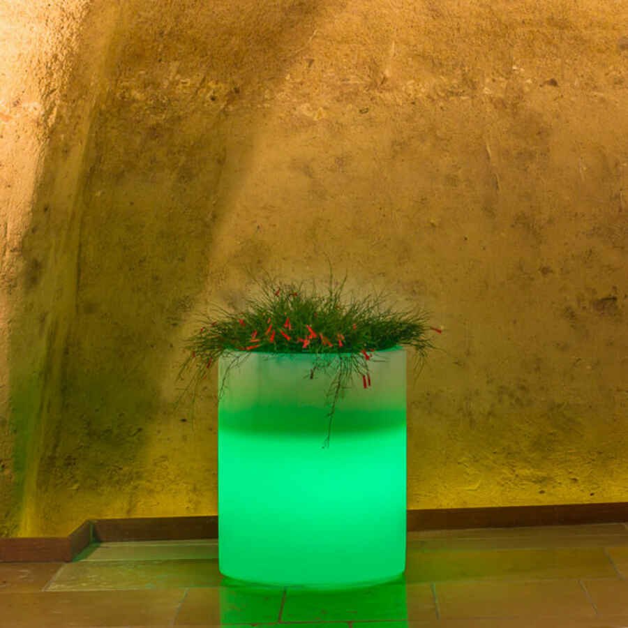 Vaso luminoso RGB con pannello solare cm 50x50x40 – ERIC