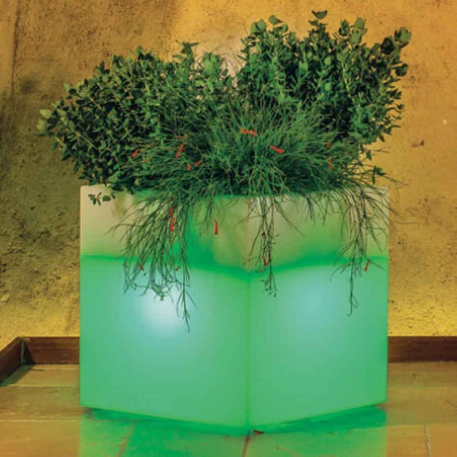 Vaso luminoso RGB con pannello solare cm 40x40x40 – KEVIN