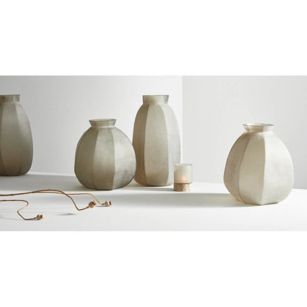 Vaso Mirissa Vt Beige con Base H13 – HASSAN