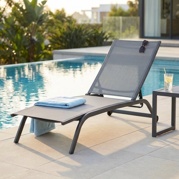 Lettino Prendisole da Giardino in Alluminio e Textilene Impilabile 190x61x92,5 cm - XANIVIA