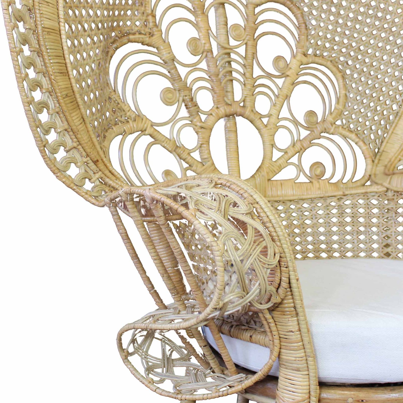 Poltrona in Rattan Intrecciato con Schienale a Ventaglio e Cuscini 147x105x68 cm - WILELIA Poltrona in Rattan Intrecciato con Schienale a Ventaglio e Cuscini 147x105x68 cm - WILELIA