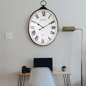 Orologio da parete XL vintage in acciaio e vetro bianco 66x17,5x102 cm - CHET Orologio da parete XL vintage in acciaio e vetro bianco 66x17,5x102 cm - CHET