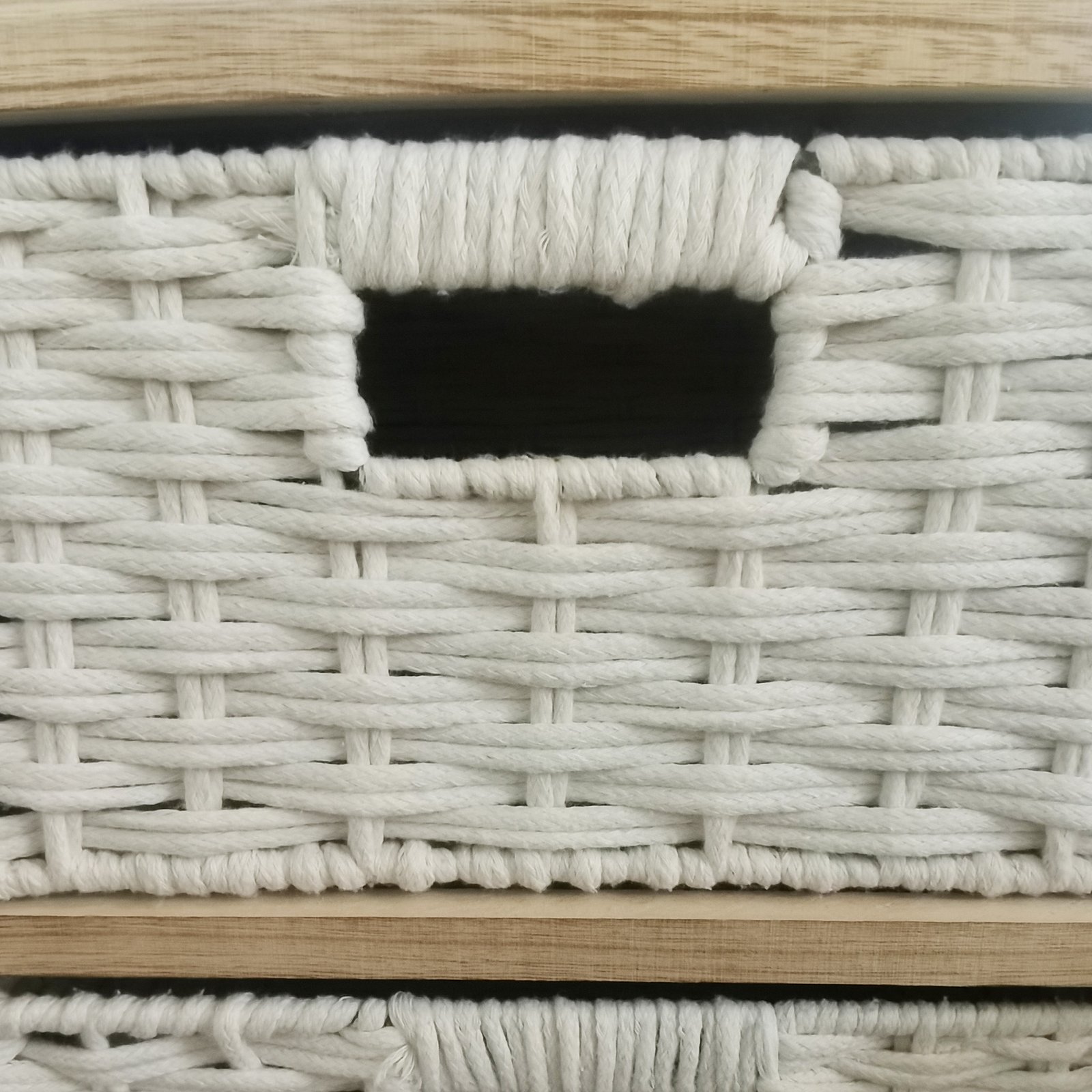 Cassettiera in legno con 4 cassetti in vimini intrecciato 35x30x84 cm - FALERNOR