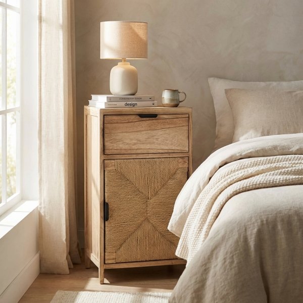 Comodino in legno naturale con cassetto e anta intrecciata 38x28x71,5 cm - PERONNOR