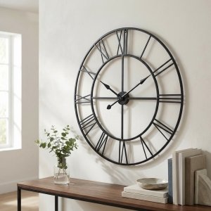 Orologio da parete grande in metallo nero con numeri romani 60 x 60 cm - ISIVIA Orologio da parete grande in metallo nero con numeri romani 60 x 60 cm - ISIVIA