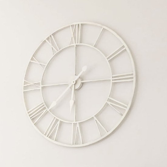 Orologio da parete in metallo bianco con numeri romani 80 x 80 cm - ISIVIA Orologio da parete in metallo bianco con numeri romani 80 x 80 cm - ISIVIA