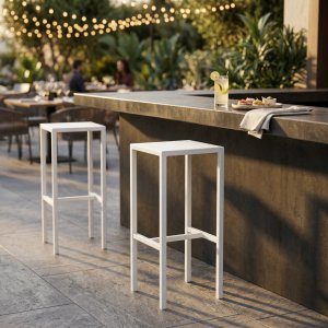 Sgabello alto da esterno in metallo bianco 30x30x75 cm per bar e terrazza - ZELALIA Sgabello alto da esterno in metallo bianco 30x30x75 cm per bar e terrazza - ZELALIA