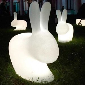 Lampada coniglio LED RGB da esterno ricaricabile USB con telecomando cm 26x45x52 - SELITHAS