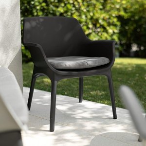 Salotto da giardino in polipropilene antracite, divano 2 posti 118,5 cm, 2 poltrone e tavolino - SELELNOR
