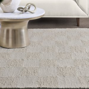 Tappeto rettangolare in lana avorio con motivo a scacchi 160x230 cm - NOROLLEN Tappeto rettangolare in lana avorio con motivo a scacchi 160x230 cm - NOROLLEN