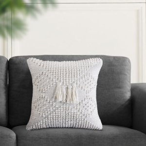Cuscino decorativo in lana avorio con nappine stile boho 45x45x8 cm - YORENOR