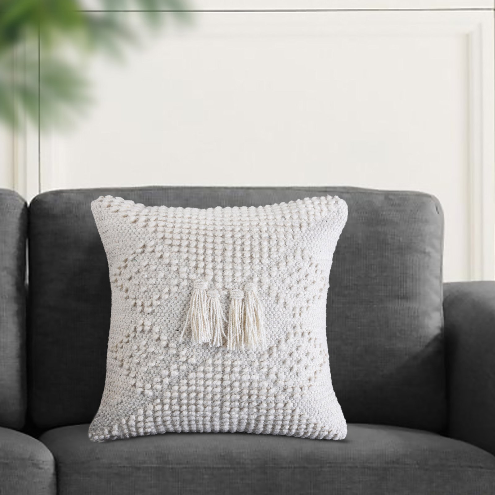 Cuscino decorativo in lana avorio con nappine stile boho 45x45x8 cm - YORENOR