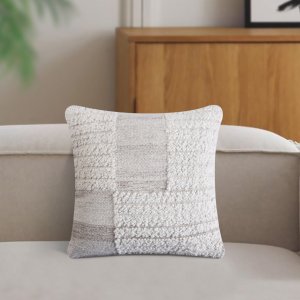 Cuscino decorativo in lana avorio con decoro a rilievo 45x45x8 cm - GALARRIC