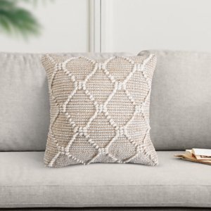 Cuscino decorativo in lana avorio con motivo geometrico 45x45x8 cm - BELIRMAR Cuscino decorativo in lana avorio con motivo geometrico 45x45x8 cm - BELIRMAR