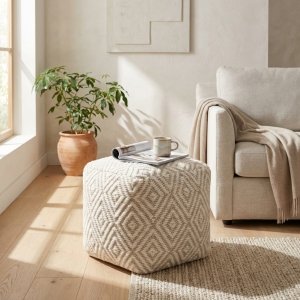 Pouf cubo in lana avorio con decoro geometrico 40x40x40 cm - KALUNVEN Pouf cubo in lana avorio con decoro geometrico 40x40x40 cm - KALUNVEN