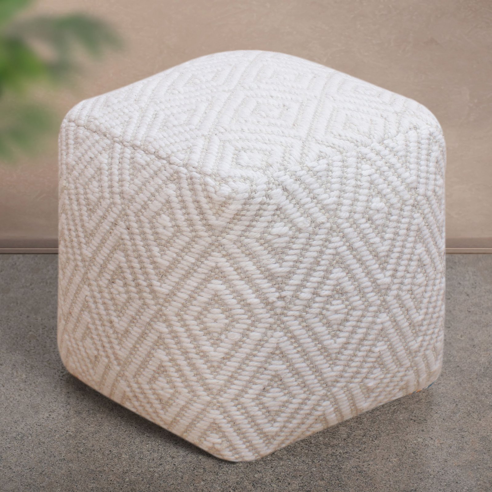 Pouf cubo in lana avorio con decoro geometrico 40x40x40 cm - KALUNVEN Pouf cubo in lana avorio con decoro geometrico 40x40x40 cm - KALUNVEN