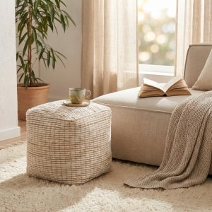 Pouf cubo in lana avorio con decoro 40x40x40 cm - GALIRRON