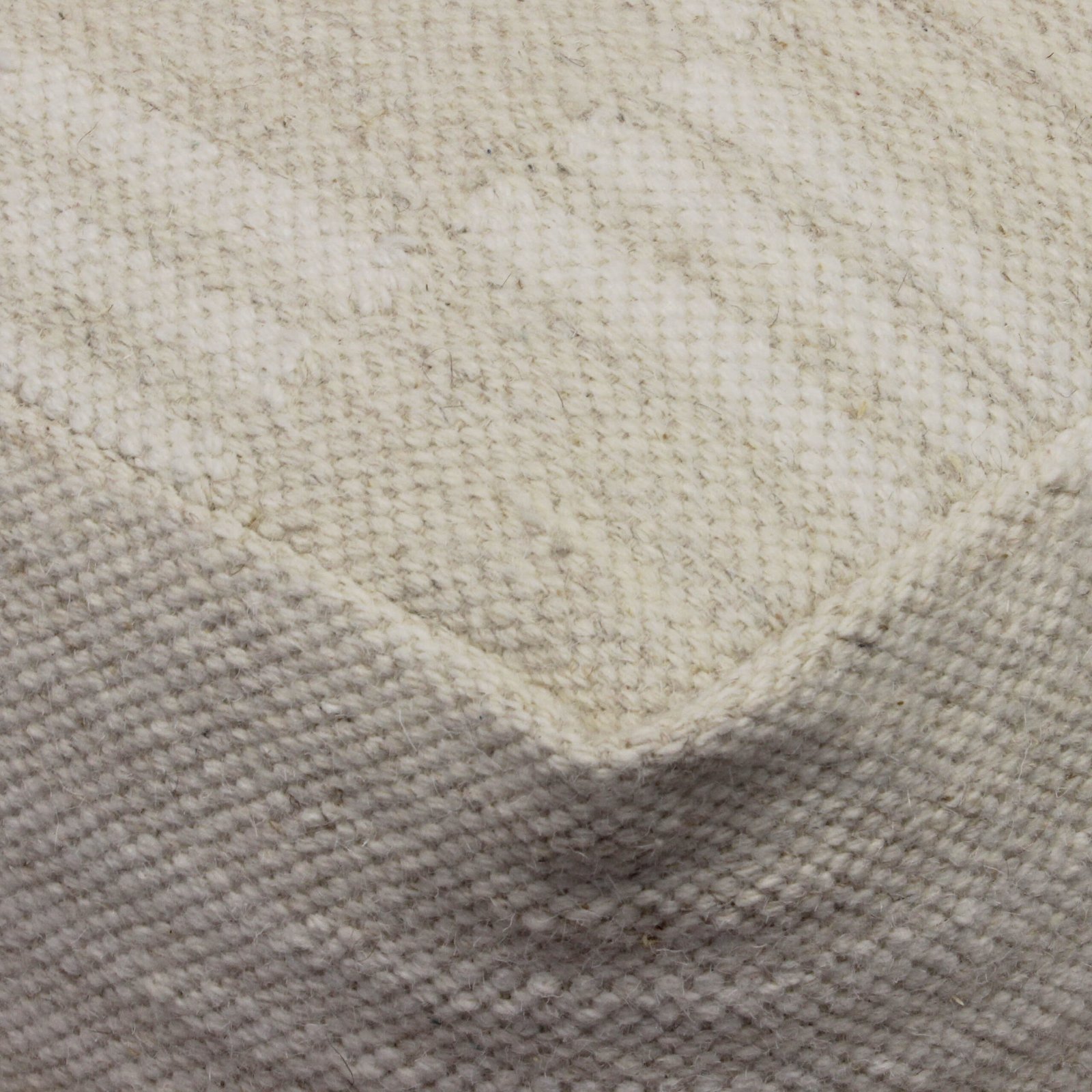 Pouf cubo in lana avorio con decoro 40x40x40 cm - DELOLIA