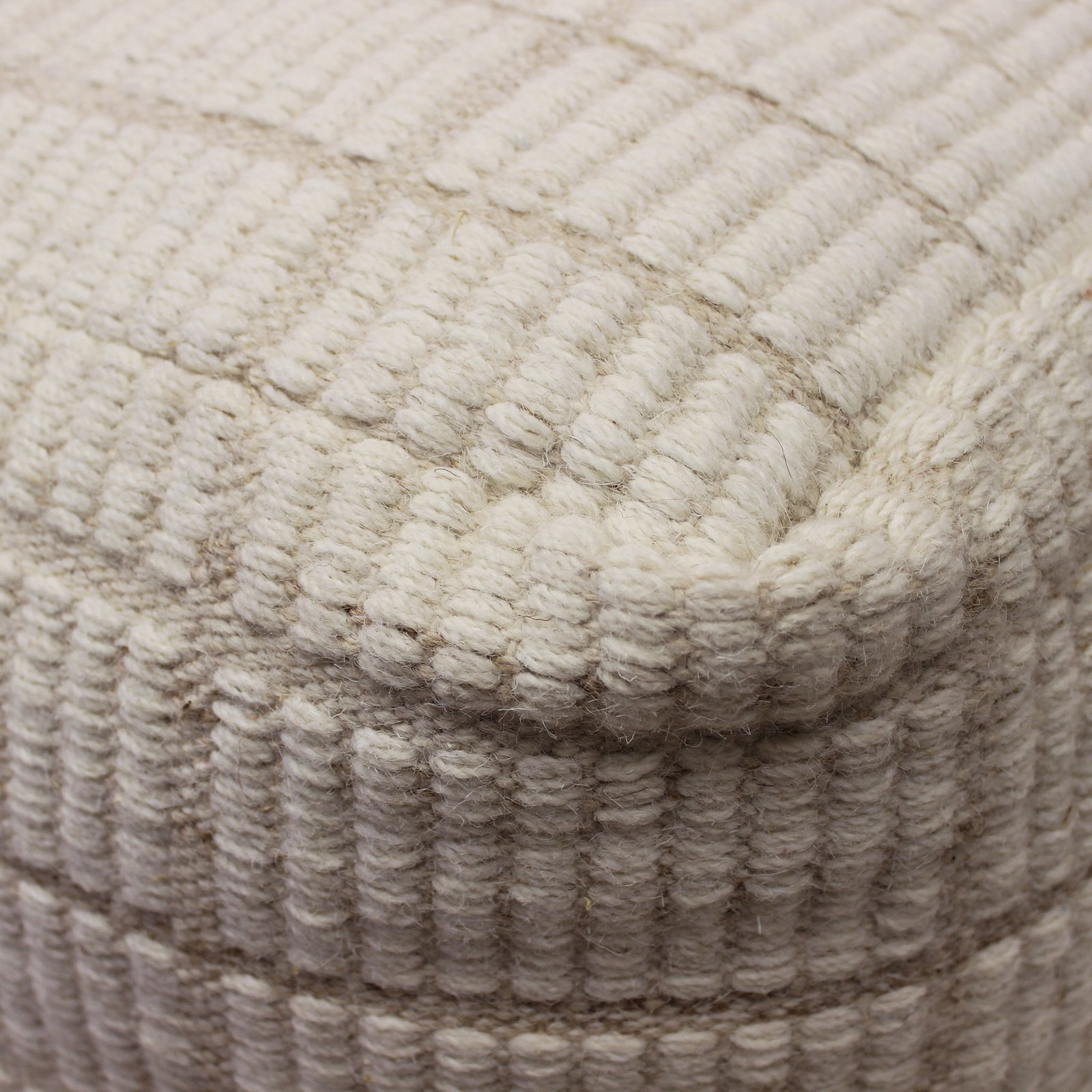 Pouf cubo in lana avorio con decoro a rilievo 40x40x40 cm - ULENZIO Pouf cubo in lana avorio con decoro a rilievo 40x40x40 cm - ULENZIO