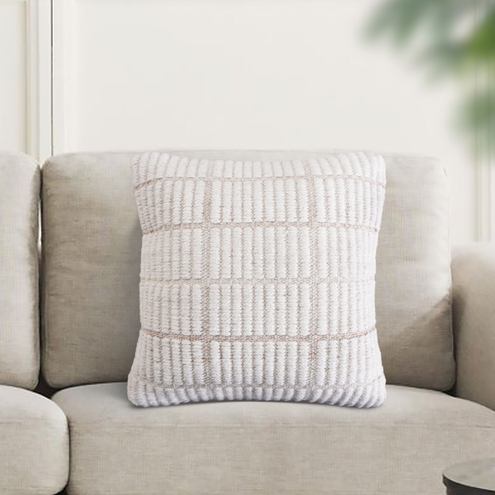 Cuscino decorativo in lana avorio con decoro a rilievo 45x45x45 cm - ULENZIO Cuscino decorativo in lana avorio con decoro a rilievo 45x45x45 cm - ULENZIO